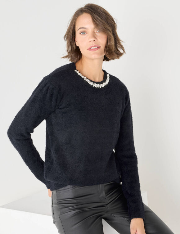 Pull maille poilue décolleté strass (noir) Pull maille poilue décolleté strass (noir)